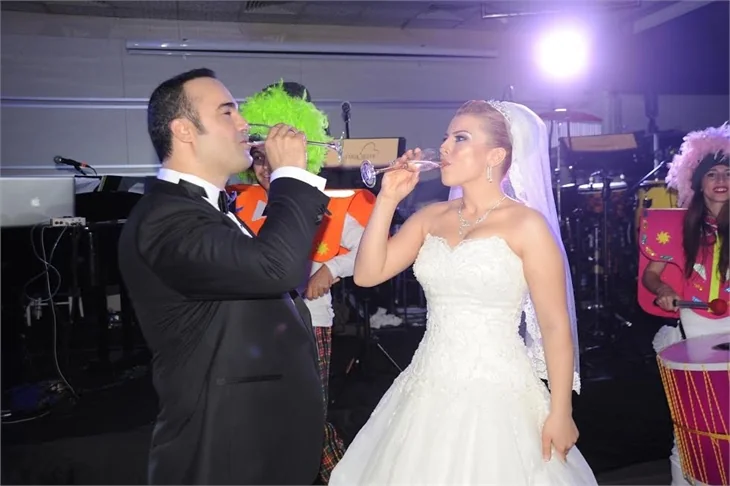 Ünlüleri buluşturan düğün!