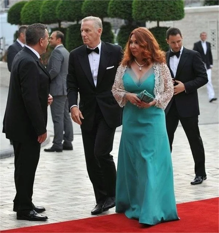 Buse Terim'in düğününe ünlü akını!