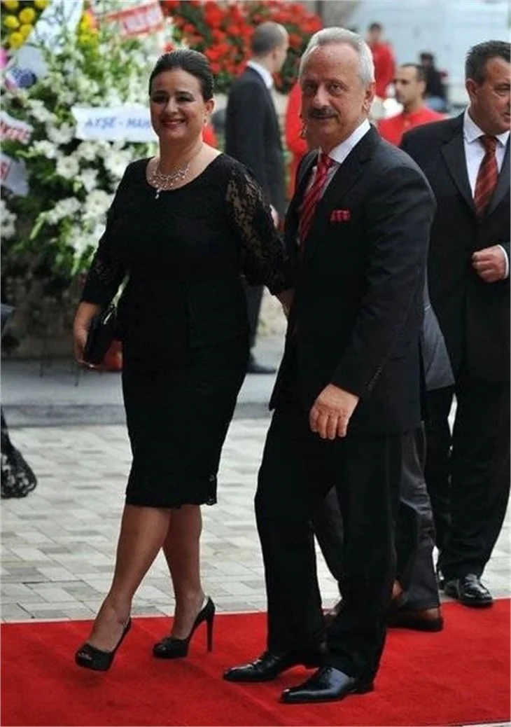 Buse Terim'in düğününe ünlü akını!