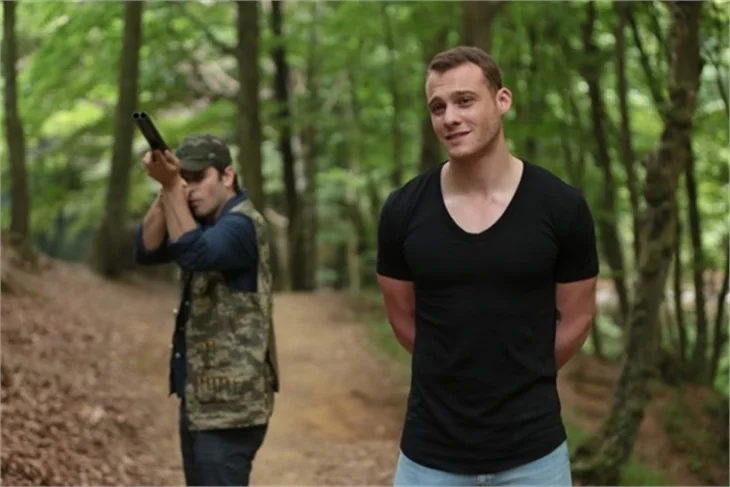 Güneşi Beklerken'de Kerem ve Zeynep zor durumda!