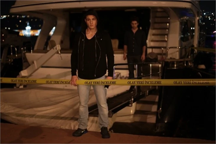 Güneşi Beklerken'de Kerem ve Zeynep zor durumda!