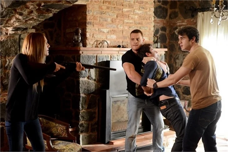 Güneşi Beklerken'de Kerem ve Zeynep zor durumda!