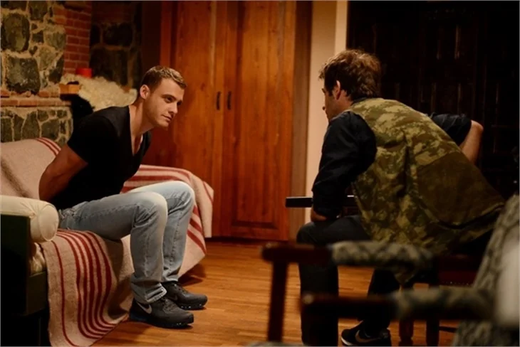 Güneşi Beklerken'de Kerem ve Zeynep zor durumda!