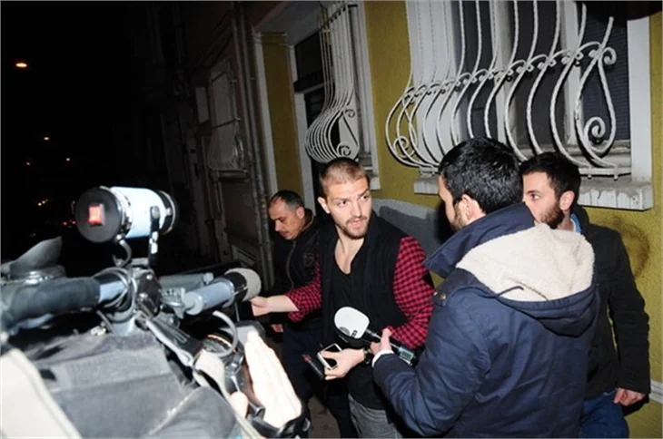 Caner Erkin gazetecilere saldırdı!