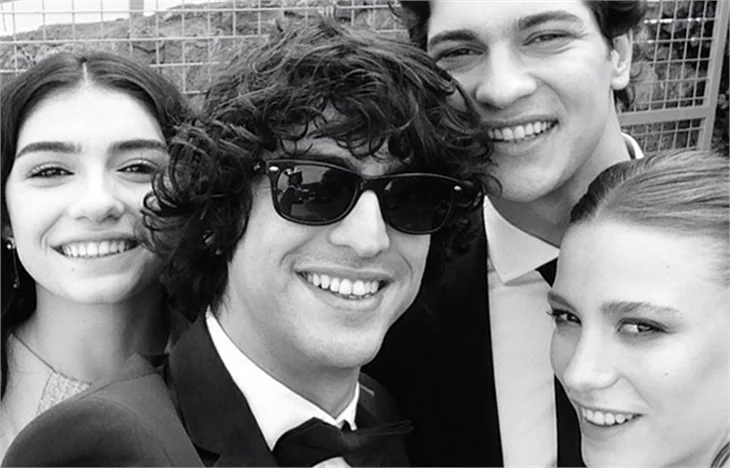 "Medcezir"den sezon sonu #selfie'si!