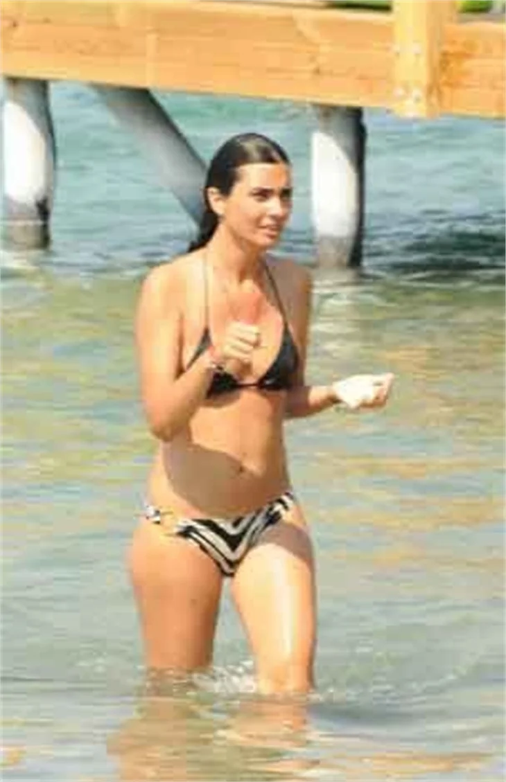 Tuba Büyüküstün 2 yıl sonra aynı bikiniyi giydi!
