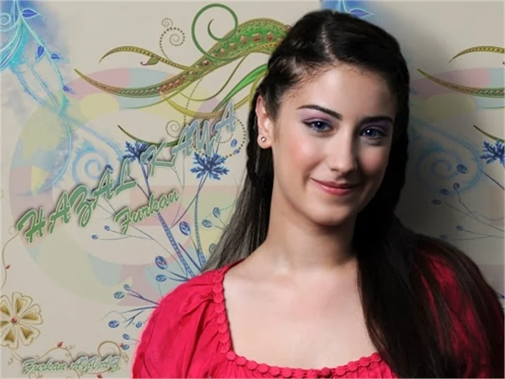 Hazal Kaya fanları harekete geçti!