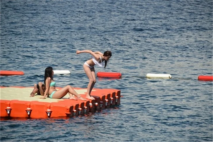 Başak Parlak dalmaya doyamadı!