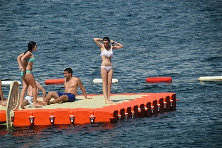 Başak Parlak dalmaya doyamadı!