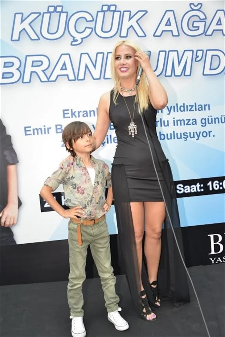 Küçük Ağa kuliste mahsur kaldı!