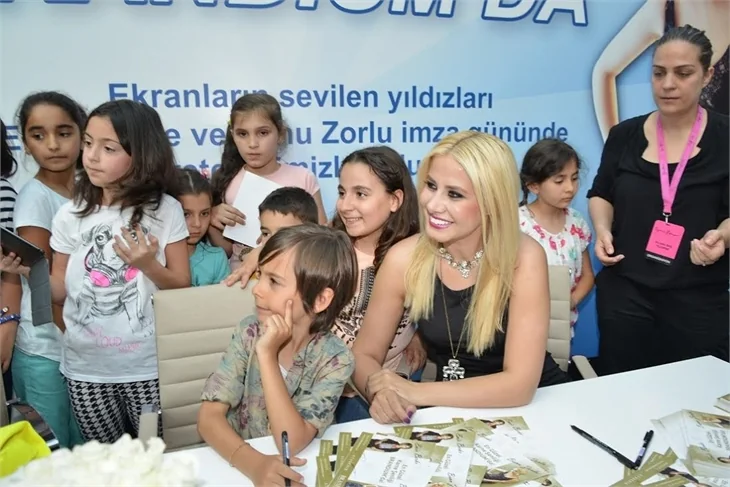 Küçük Ağa kuliste mahsur kaldı!