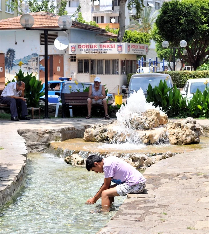 Antalya'da serinleme çabası!