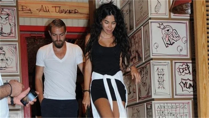 Caner-Asena Erkin çiftinin tatili bitti!