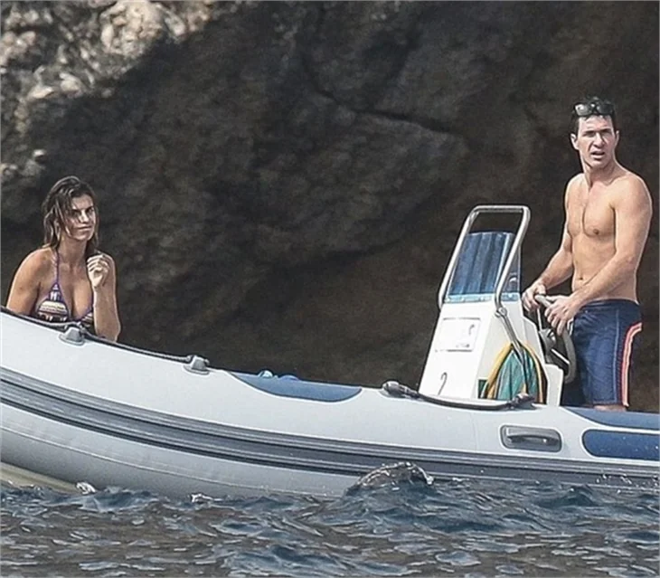 Sahildeki seksi leopar, Elisabetta Canalis