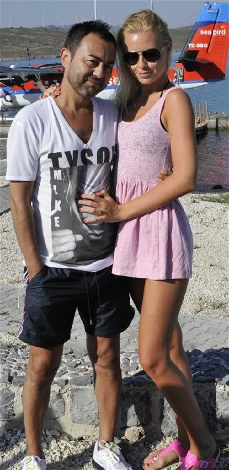 Serdar Ortaç ve Chloe Loughnan, İstanbul'a döndü!