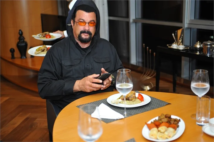 Steven Seagal, İstanbul'da iftar yaptı!
