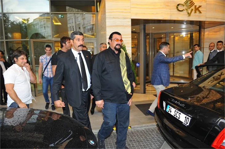 Steven Seagal, İstanbul'da iftar yaptı!