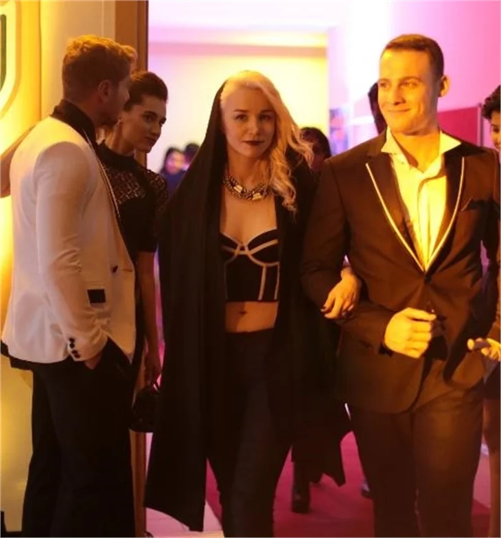 Kerem'den Zeynep'e sürpriz jest!