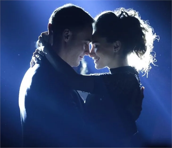 Kerem'den Zeynep'e sürpriz jest!