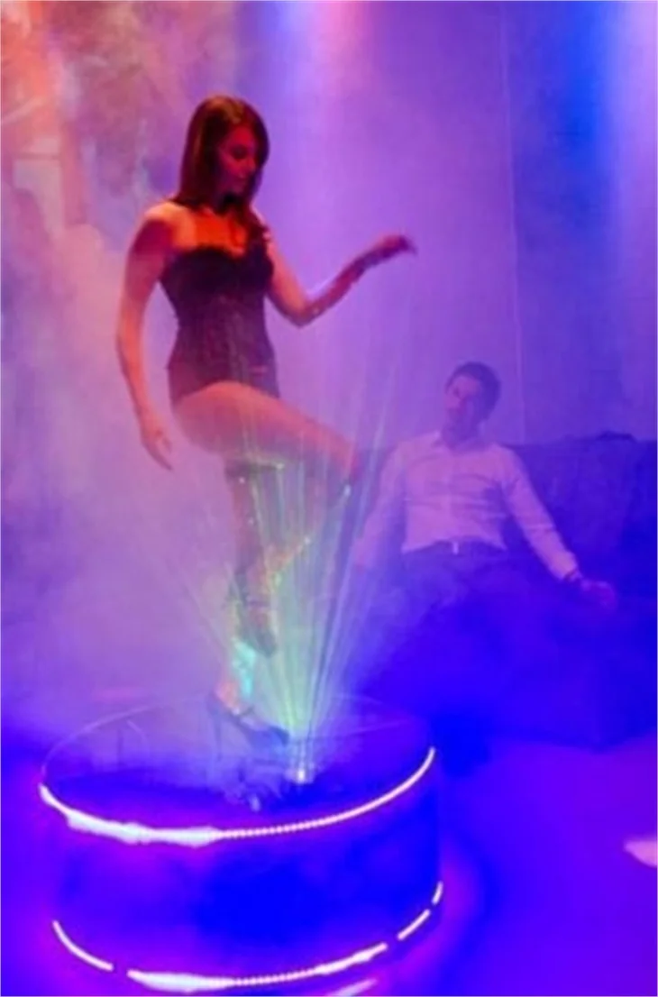 Ünlü oyuncunun striptiz itirafı