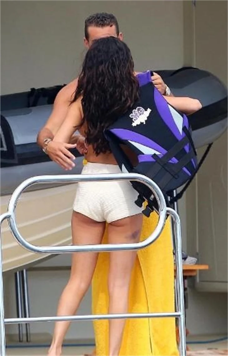 Selena Gomez ve Cara Delevingne'ın samimiyeti!