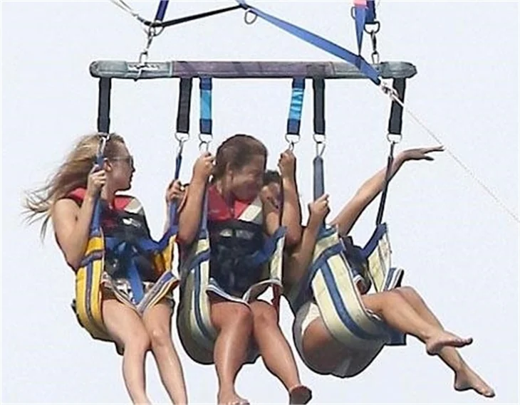 Selena Gomez ve Cara Delevingne'ın samimiyeti!