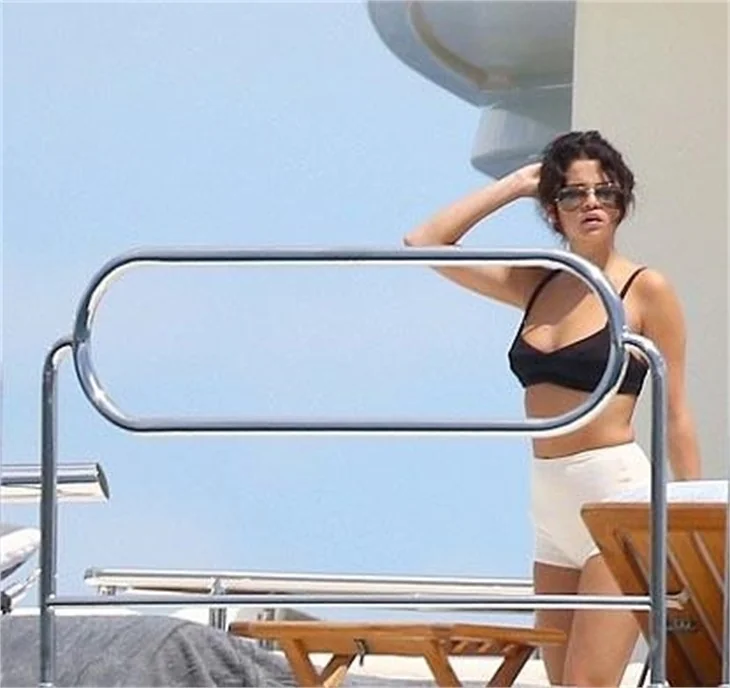 Selena Gomez ve Cara Delevingne'ın samimiyeti!