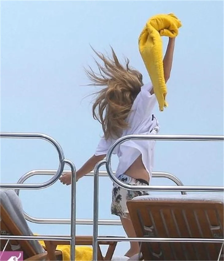 Selena Gomez ve Cara Delevingne'ın samimiyeti!