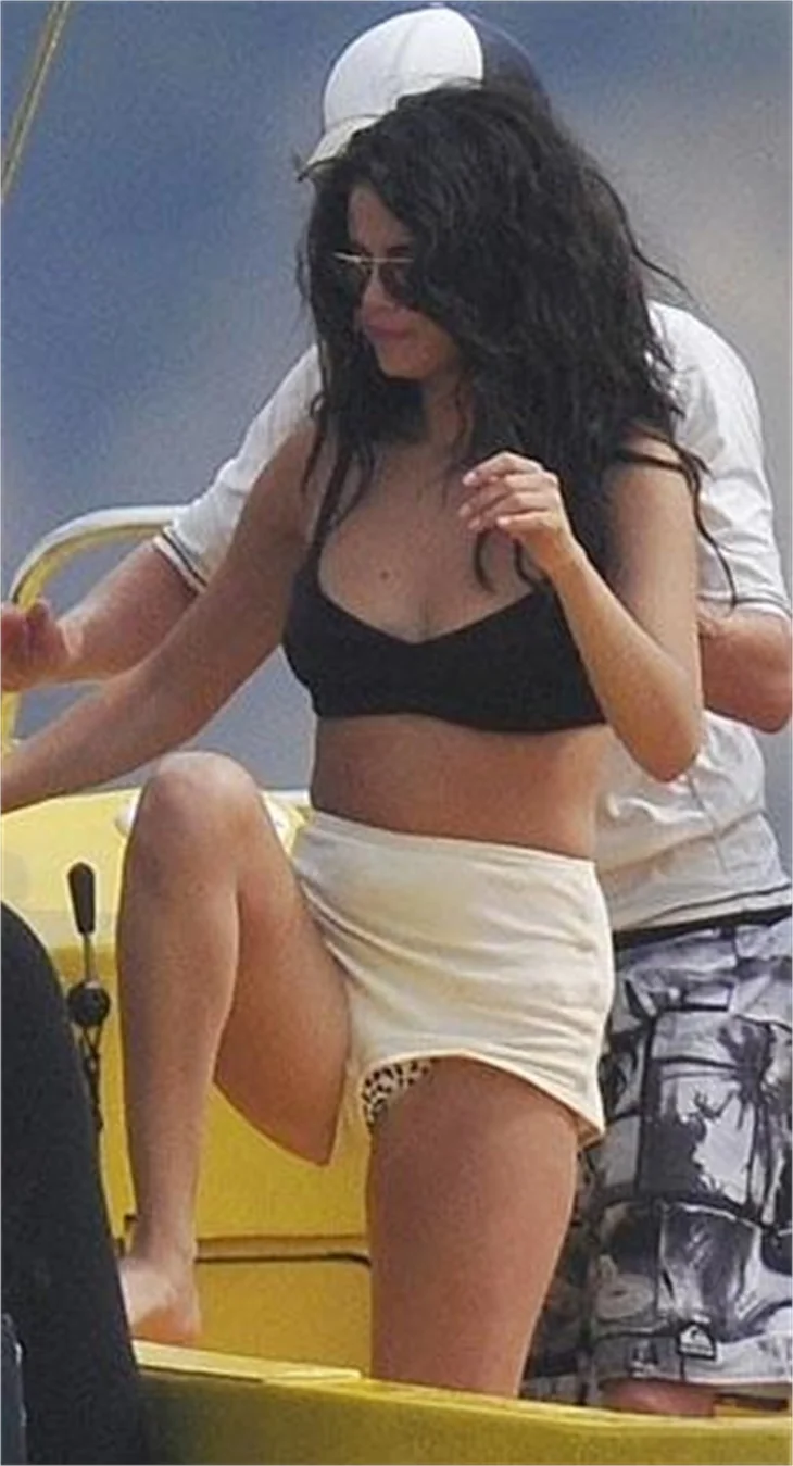 Selena Gomez ve Cara Delevingne'ın samimiyeti!