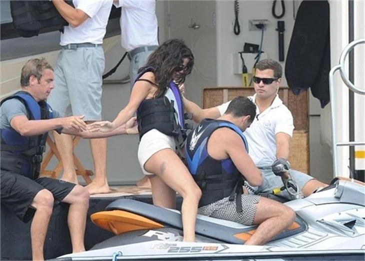 Selena Gomez ve Cara Delevingne'ın samimiyeti!