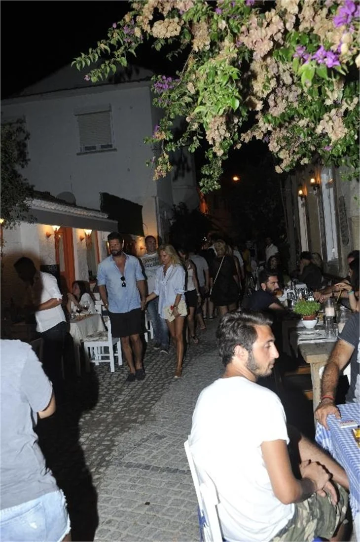 Burcu Esmersoy yeni sevgilisiyle tatilde!