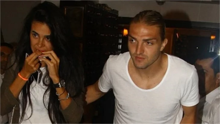 Asena Erkin kendini kaybetti!