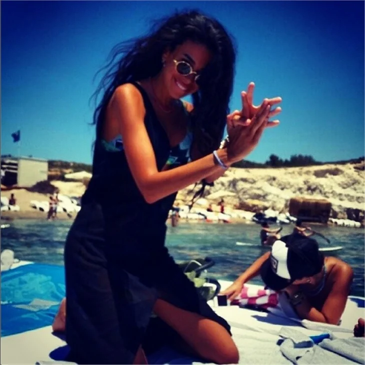 Asena Erkin kendini kaybetti!