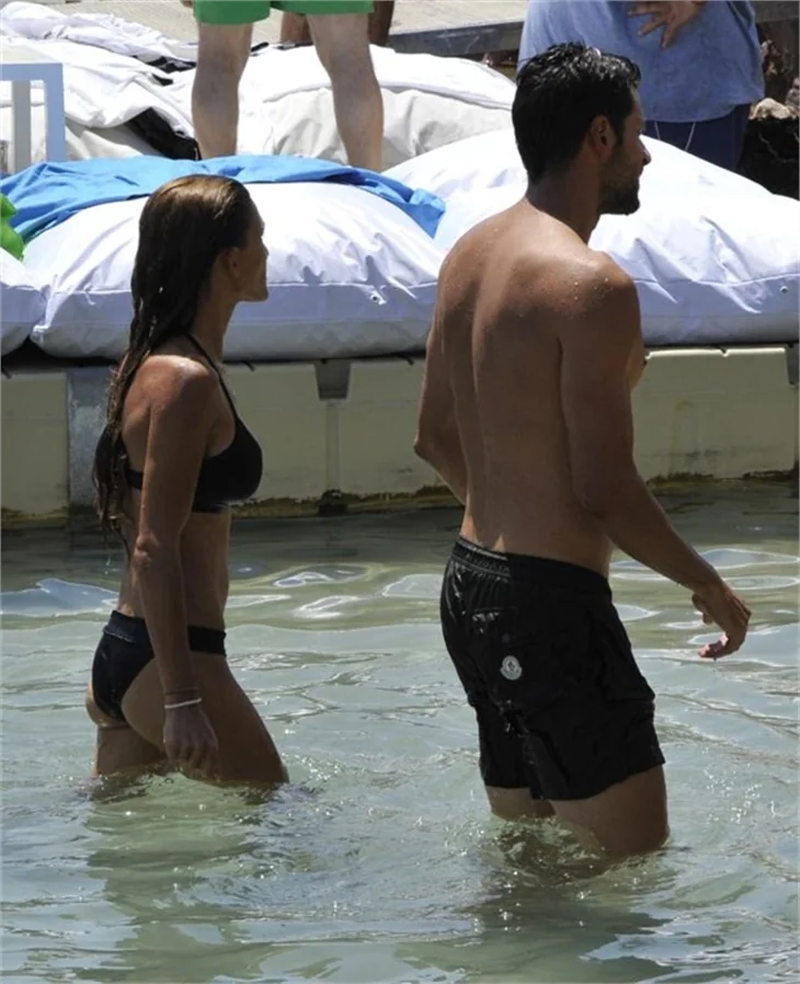 Hakan Balta eşi ile tatilde!