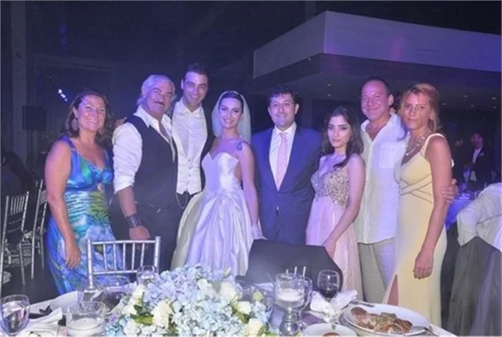 Birce Akalay ve Sarp Levendoğlu'ndan 'düğüne para yetmedi' iddiasına tepki!