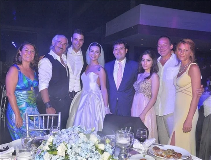 Birce Akalay ve Sarp Levendoğlu'ndan 'düğüne para yetmedi' iddiasına tepki!