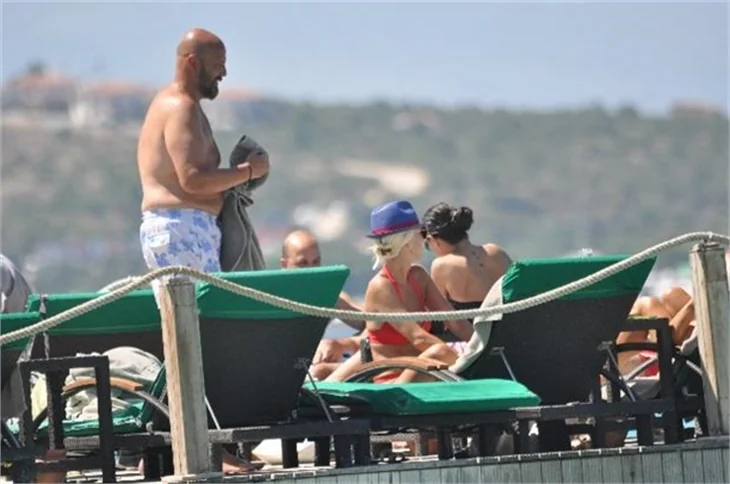 Siren Ertan ve Gökhan Çarmıklı'ın aşk Çeşme'si!