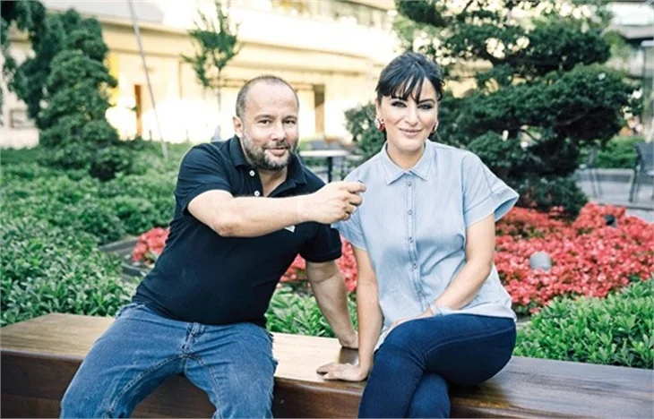 Zara, Akif Beki ile olan evliliğini İzzet Çapa'ya anlattı!