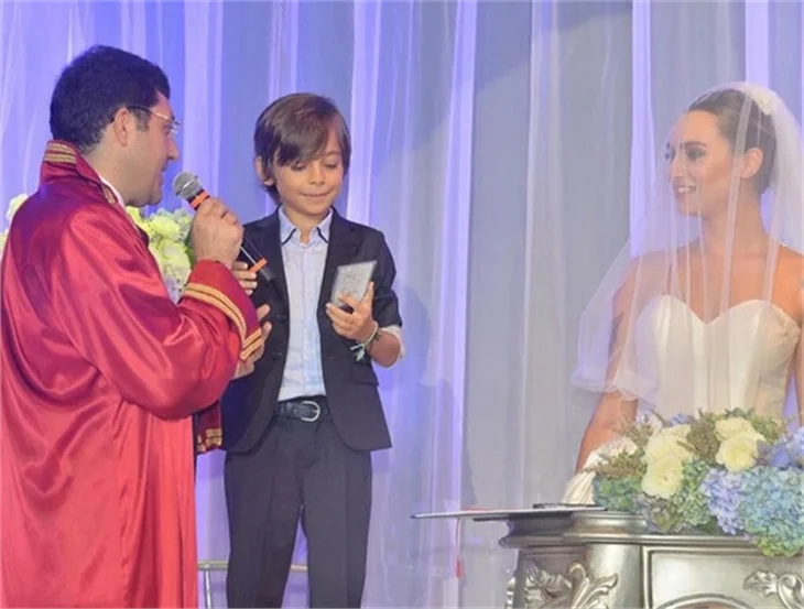 Sarp Levendoğlu ve Birce Akalay balayında!