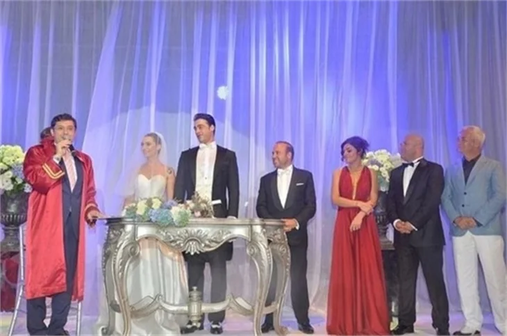 Sarp Levendoğlu ve Birce Akalay balayında!