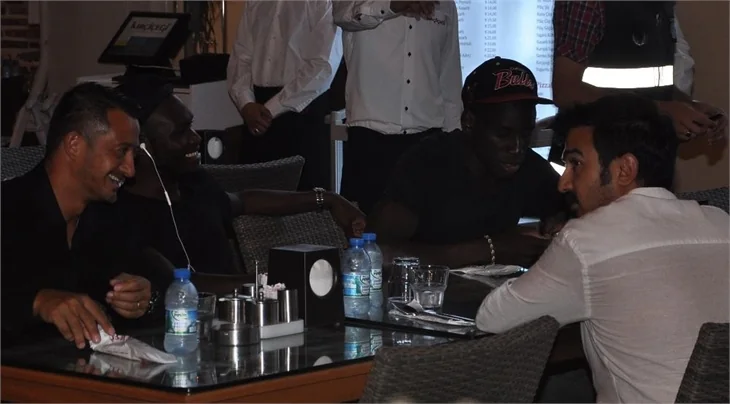 Demba Ba, Moussa Sow ve Eden Hazard yemekte!
