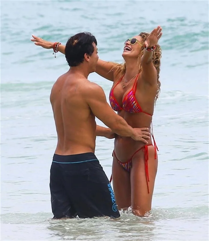 Jennifer Nicole Lee yeni sevgilisiyle...