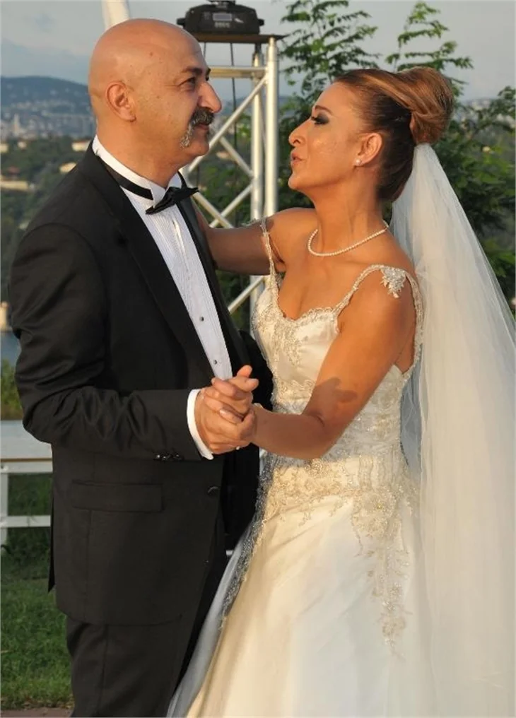 'Küçük Ağa'nın yönetmeni Aysun Akyüz evlendi!