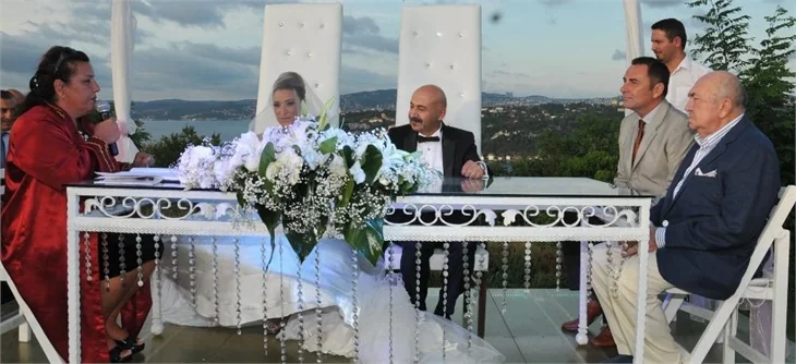 'Küçük Ağa'nın yönetmeni Aysun Akyüz evlendi!