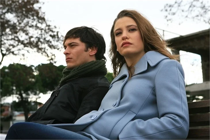 Serenay Sarıkaya ve Çağatay Ulusoy'a zam!