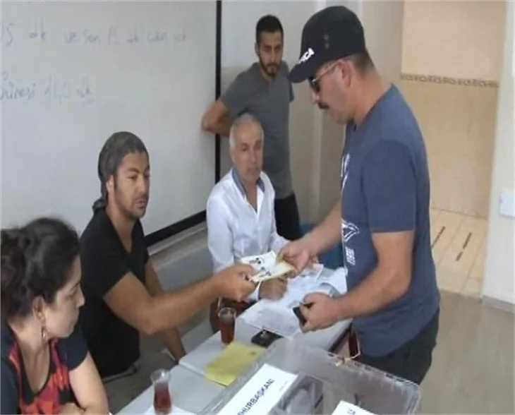 Ünlüler sandık başında!