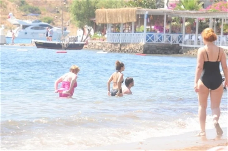 Atiye: Anneanne bikinisiyle yakalandım