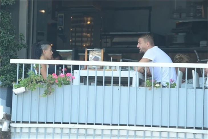 Caner-Asena Erkin çiftinden hararetli sohbet
