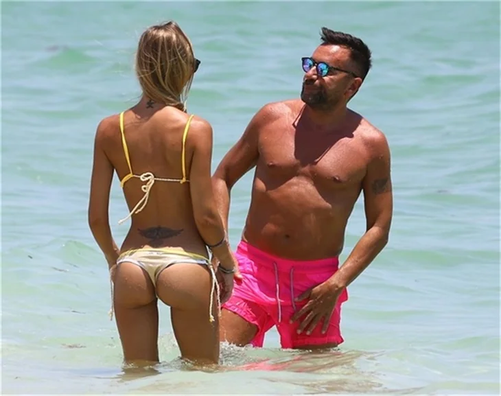 Laura Cremaschi'den bikini şov