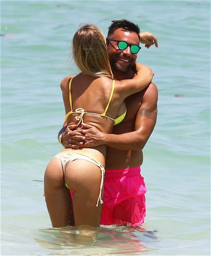 Laura Cremaschi'den bikini şov